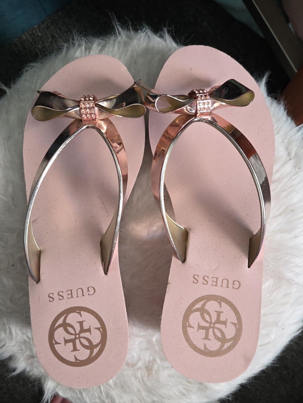 Nwot GUESS Rose Pink Sandal Thong with Metallic Rose-Gold Bow